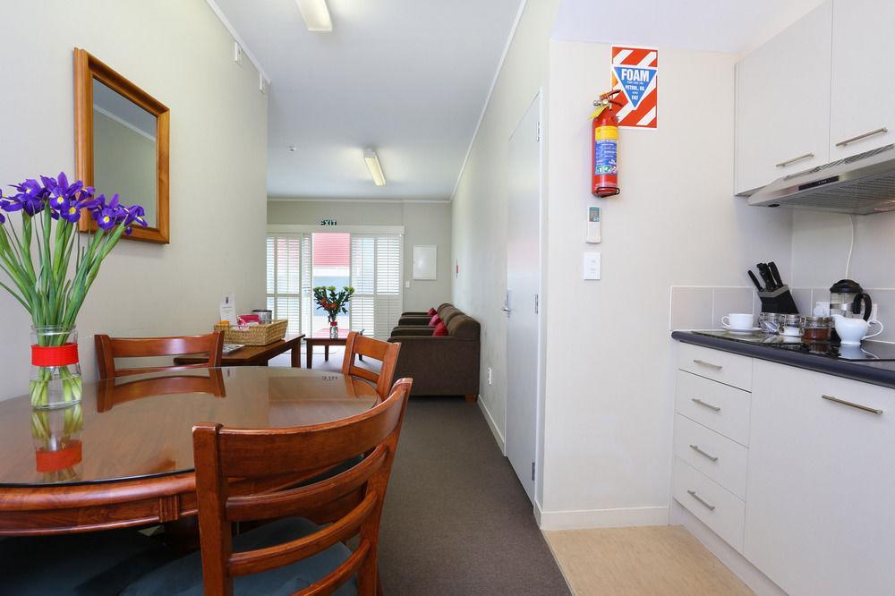 Kudos Business Suites & Airport Motel Auckland Exterior photo